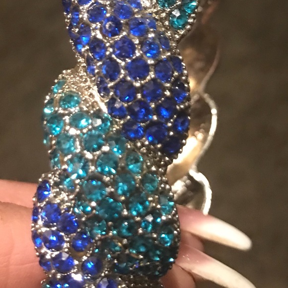 Meghan LA crystal bangle bracelet - Picture 3 of 5